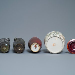 A varied selection of Chinese porcelain, bronze, wood and hardstone, 19/20th C. — photo 7