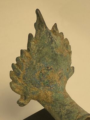 A various collection of bronze khmer palanquin hooks, a bell and a dagger, Angkor Wat periode, Thailand, 12th C. — photo 22