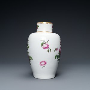 A vase with fine pink roses, A.R. mark for Augustus Rex, Meissen porcelain, 18th C. — 照片 5
