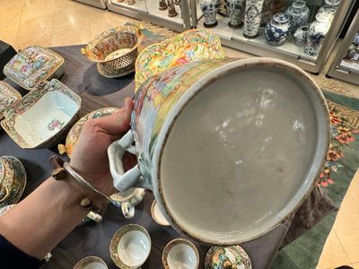 A very extensive Chinese Canton famille rose 81-piece dinner service, 19th C. — 照片 24