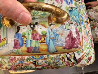 A very extensive Chinese Canton famille rose 81-piece dinner service, 19th C. — 照片 42