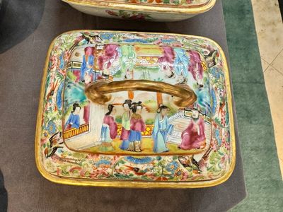 A very extensive Chinese Canton famille rose 81-piece dinner service, 19th C. — 照片 45