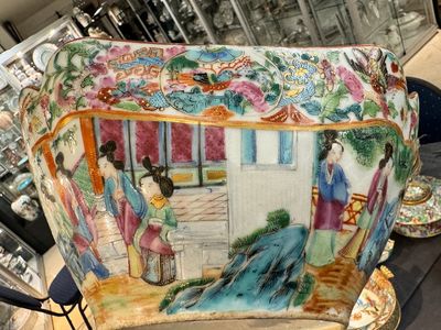 A very extensive Chinese Canton famille rose 81-piece dinner service, 19th C. — 照片 49