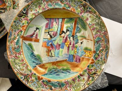 A very extensive Chinese Canton famille rose 81-piece dinner service, 19th C. — 照片 5