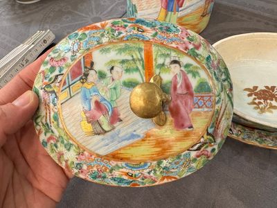 A very extensive Chinese Canton famille rose 81-piece dinner service, 19th C. — 照片 70