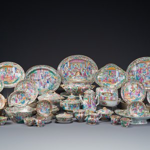 A very extensive Chinese Canton famille rose 81-piece dinner service, 19th C. — 照片 1