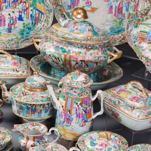 A very extensive Chinese Canton famille rose 81-piece dinner service, 19th C. — 照片 3