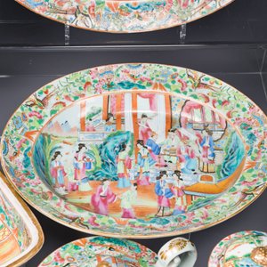 A very extensive Chinese Canton famille rose 81-piece dinner service, 19th C. — 照片 7