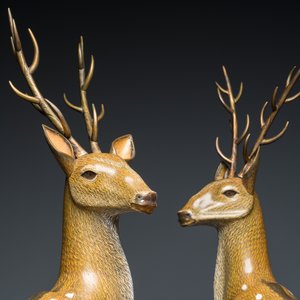 A very fine and large pair of Chinese cloisonné models of deer on reticulated wooden stands, 19th C. — photo 6