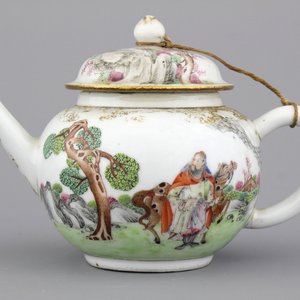 A very fine Chinese export porcelain teapot and cover, Qianlong, 18th C. — photo 1