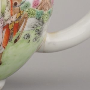 A very fine Chinese export porcelain teapot and cover, Qianlong, 18th C. — photo 13