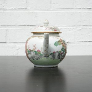 A very fine Chinese export porcelain teapot and cover, Qianlong, 18th C. — photo 16
