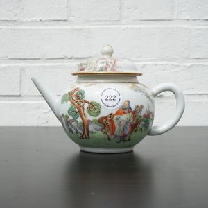 A very fine Chinese export porcelain teapot and cover, Qianlong, 18th C. — photo 19
