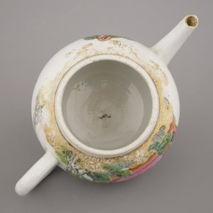 A very fine Chinese export porcelain teapot and cover, Qianlong, 18th C. — photo 6