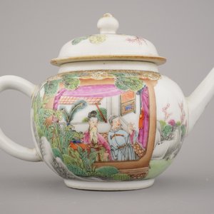 A very fine Chinese export porcelain teapot and cover, Qianlong, 18th C. — photo 9