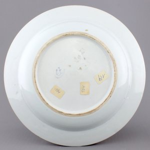 A very fine Chinese porcelain armorial plate, 18th C. — foto 2
