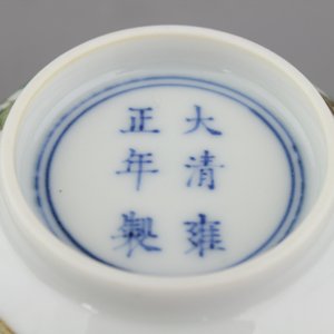 A very fine Chinese porcelain bowl with floral decoration, 19/20th C. — photo 2