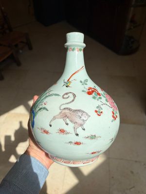 A very fine Dutch-decorated Japanese Arita bottle, Edo, 17th C. — photo 3