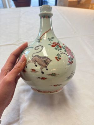 A very fine Dutch-decorated Japanese Arita bottle, Edo, 17th C. — photo 5