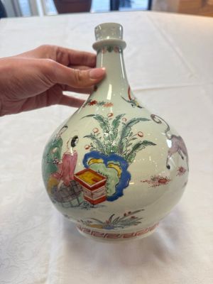 A very fine Dutch-decorated Japanese Arita bottle, Edo, 17th C. — photo 7