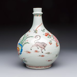 A very fine Dutch-decorated Japanese Arita bottle, Edo, 17th C. — photo 2