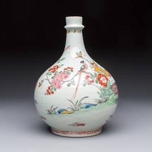 A very fine Dutch-decorated Japanese Arita bottle, Edo, 17th C. — photo 3