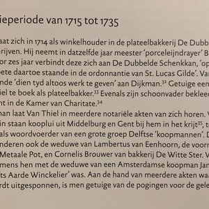 A very fine Dutch Delft blue and white dish with fighting horseriders, 18th C. — photo 5