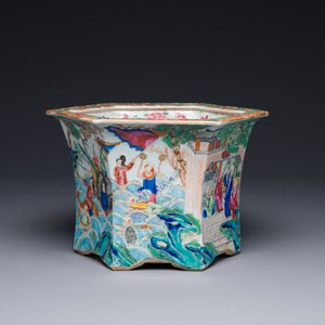 A very fine hexagonal Chinese Canton famille rose jardiniere, 19th C. — photo 2