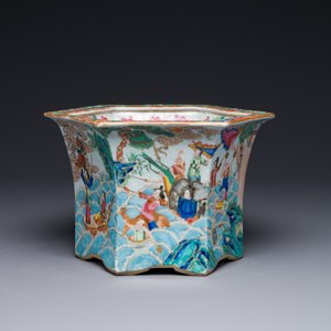 A very fine hexagonal Chinese Canton famille rose jardiniere, 19th C. — photo 7
