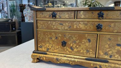A very fine Japanese hiramaki-e on nashiji lacquer suzuribako, Edo, 18th C. — photo 26
