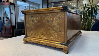 A very fine Japanese hiramaki-e on nashiji lacquer suzuribako, Edo, 18th C. — photo 28