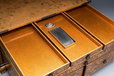 A very fine Japanese hiramaki-e on nashiji lacquer suzuribako, Edo, 18th C. — photo 4