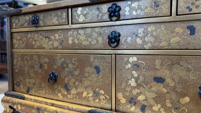 A very fine Japanese hiramaki-e on nashiji lacquer suzuribako, Edo, 18th C. — photo 44