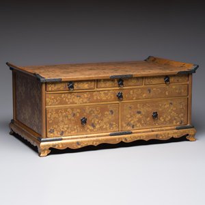 A very fine Japanese hiramaki-e on nashiji lacquer suzuribako, Edo, 18th C. — photo 1