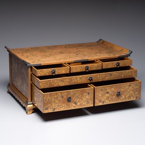 A very fine Japanese hiramaki-e on nashiji lacquer suzuribako, Edo, 18th C. — photo 2