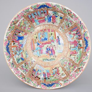 A very fine large Chinese famille rose porcelain Canton bowl, 19th C. — foto 1
