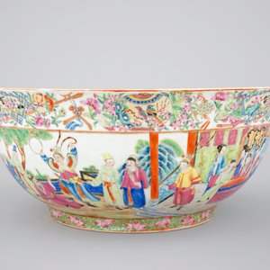 A very fine large Chinese famille rose porcelain Canton bowl, 19th C. — foto 3