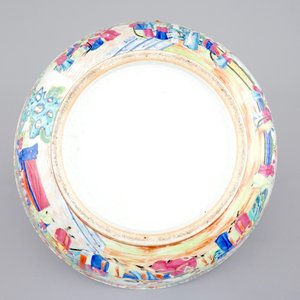 A very fine large Chinese famille rose porcelain Canton bowl, 19th C. — foto 6