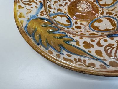 A very fresh large Hispano-Moresque lustre-glazed dish with ornamental design, Spain, 16th C. — 照片 5
