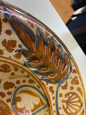 A very fresh large Hispano-Moresque lustre-glazed dish with ornamental design, Spain, 16th C. — 照片 8