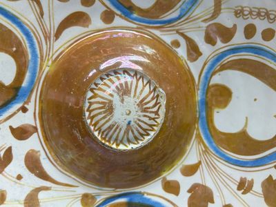 A very fresh large Hispano-Moresque lustre-glazed dish with ornamental design, Spain, 16th C. — 照片 10