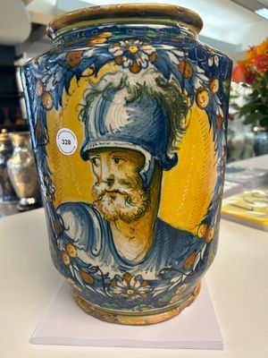 A very large and fine Italian maiolica albarello with a knight in armour, workshop of Maestro Domenico, Venice, ca. 1540-1550 — photo 1