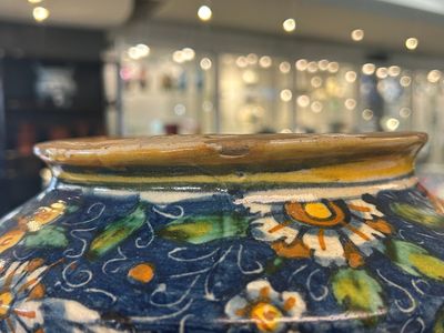 A very large and fine Italian maiolica albarello with a knight in armour, workshop of Maestro Domenico, Venice, ca. 1540-1550 — photo 3
