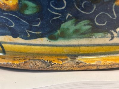 A very large and fine Italian maiolica albarello with a knight in armour, workshop of Maestro Domenico, Venice, ca. 1540-1550 — photo 4