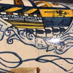 A very large armorial Italian maiolica albarello, Deruta, 17th C. — photo 12