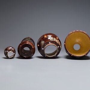 A very large Art Nouveau Flemish pottery four-piece jardinière and stand, inscribed 'VREDE' and 'WELKOM', early 20th C. — photo 5