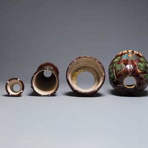 A very large Art Nouveau Flemish pottery four-piece jardinière and stand, inscribed 'VREDE' and 'WELKOM', early 20th C. — photo 6