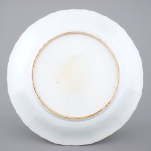 A very large blue and white Chinese dish with ladies in a garden, Kangxi, ca. 1700 — photo 4
