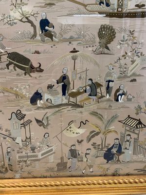 A very large Chinese beige-ground embroidered silk panel depicting scenes of Chinese rural life, 19th C. — photo 22