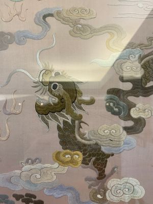A very large Chinese beige-ground embroidered silk panel depicting scenes of Chinese rural life, 19th C. — photo 26